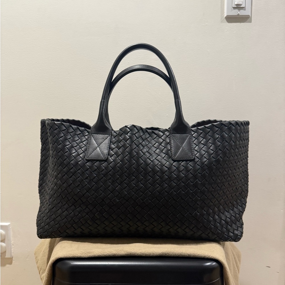 Bottega Veneta Black Cabat Woven Leather Tote Medium NEW WITH DUSTBAG